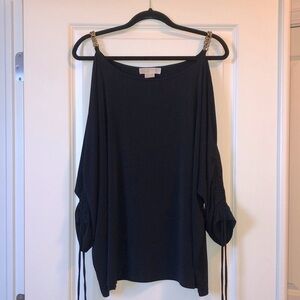 MICHAEL KORS COLD SHOULDER CHAIN STRAP KIMONO SLEEVE TOP